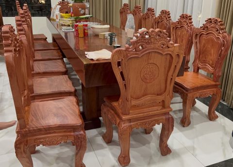 Bàn ăn nguyên khối gõ đỏ tự nhiên cô hà (1)