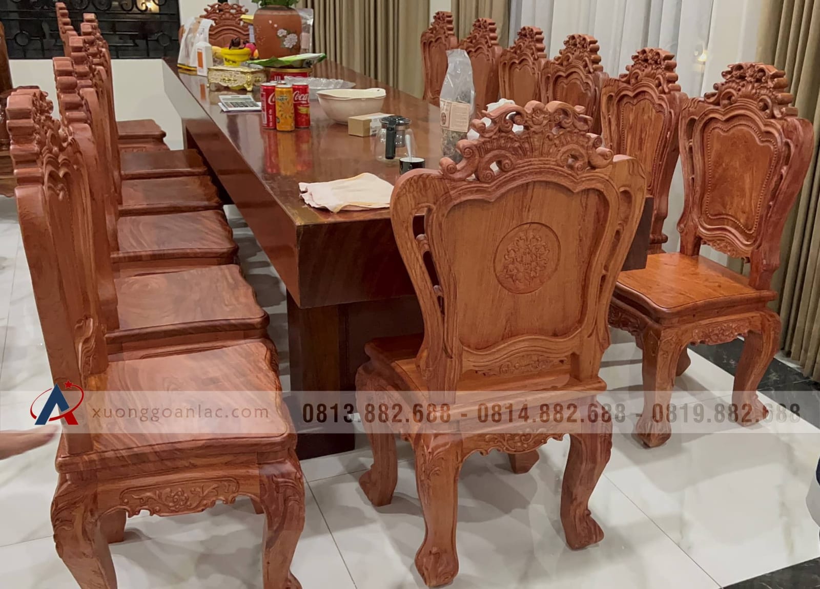 Bộ bàn ăn nguyên khối gỗ hương đá 12 ghế Louis hoàng gia (Cô Hà, Hà Nội) 1 Bàn ăn nguyên khối gõ đỏ tự nhiên cô hà (1)