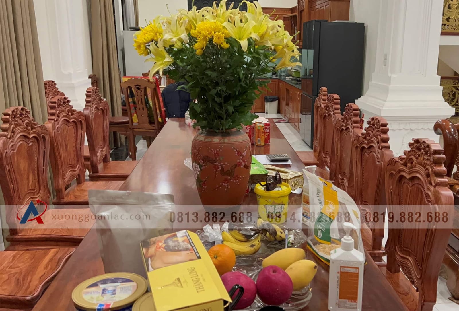 Bộ bàn ăn nguyên khối gỗ hương đá 12 ghế Louis hoàng gia (Cô Hà, Hà Nội) 13 Bộ bàn ăn nguyên khối gỗ hương đá 12 ghế Louis hoàng gia (Cô Hà, Hà Nội) - Ảnh 13