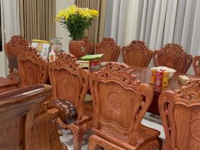 Bộ bàn ăn nguyên khối gỗ hương đá 12 ghế Louis hoàng gia (Cô Hà, Hà Nội) 33 bàn ăn 12 ghế luois hoàng gia hoa lá tây gỗ hương đá cao cấp