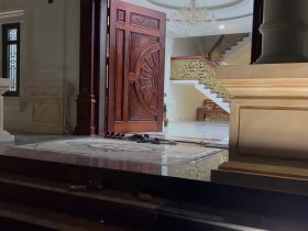Bộ bàn ăn nguyên khối gỗ hương đá 12 ghế Louis hoàng gia (Cô Hà, Hà Nội) 19 bàn giao bàn ăn gỗ hương đá
