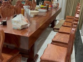 Bộ bàn ăn nguyên khối gỗ hương đá 12 ghế Louis hoàng gia (Cô Hà, Hà Nội) 24 Ban an nguyen khoi go do tu nhien co ha 3