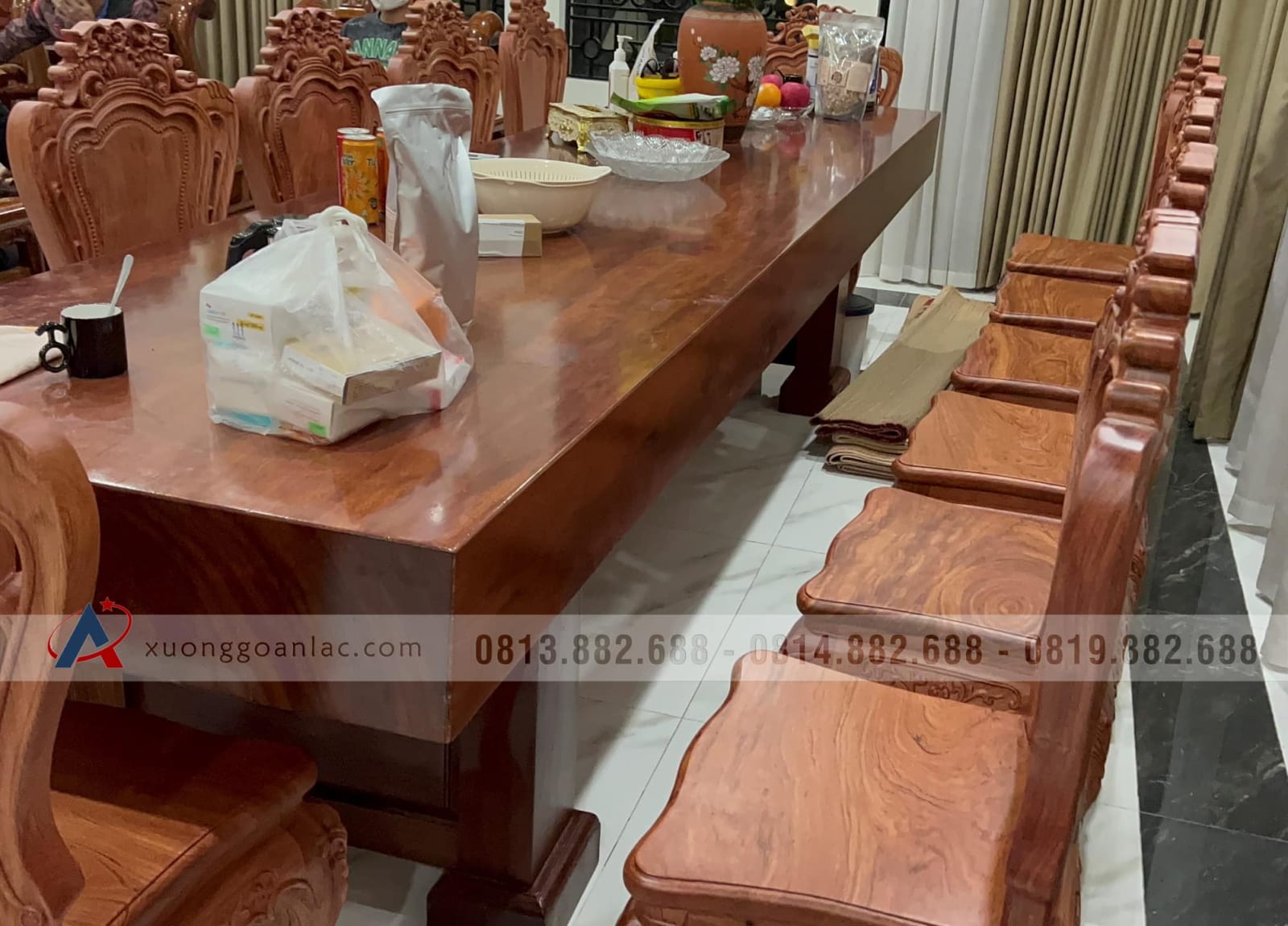 Bộ bàn ăn nguyên khối gỗ hương đá 12 ghế Louis hoàng gia (Cô Hà, Hà Nội) 8 Bộ bàn ăn nguyên khối gỗ hương đá 12 ghế Louis hoàng gia (Cô Hà, Hà Nội) - Ảnh 8