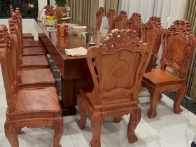 Bộ bàn ăn nguyên khối gỗ hương đá 12 ghế Louis hoàng gia (Cô Hà, Hà Nội) 32 bàn ăn gỗ hương đá mẫu louis hoàng gia gỗ hương đá cao cấp