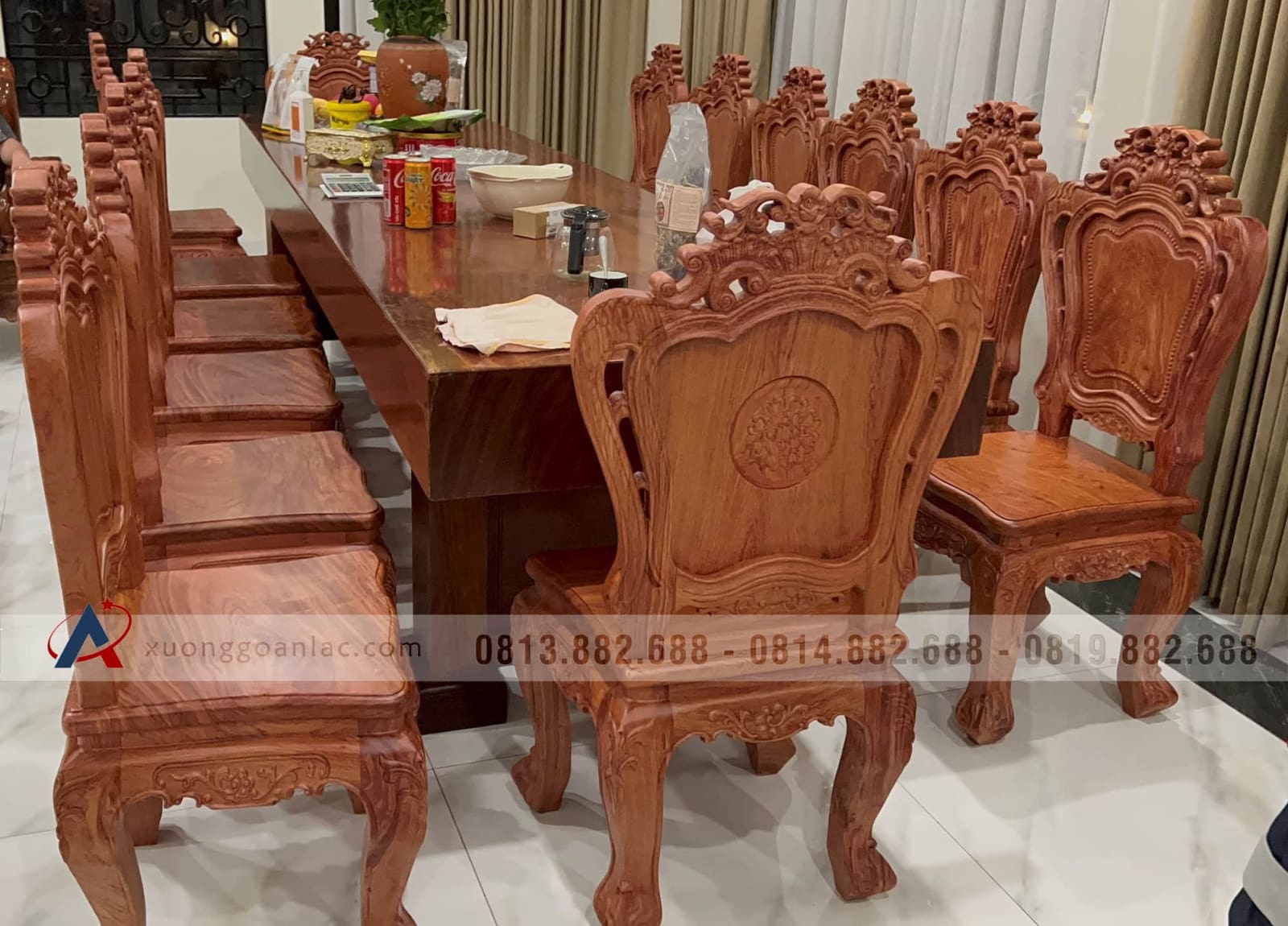 Bộ bàn ăn nguyên khối gỗ hương đá 12 ghế Louis hoàng gia (Cô Hà, Hà Nội) 38 bàn ăn gỗ hương đá mẫu louis hoàng gia gỗ hương đá cao cấp