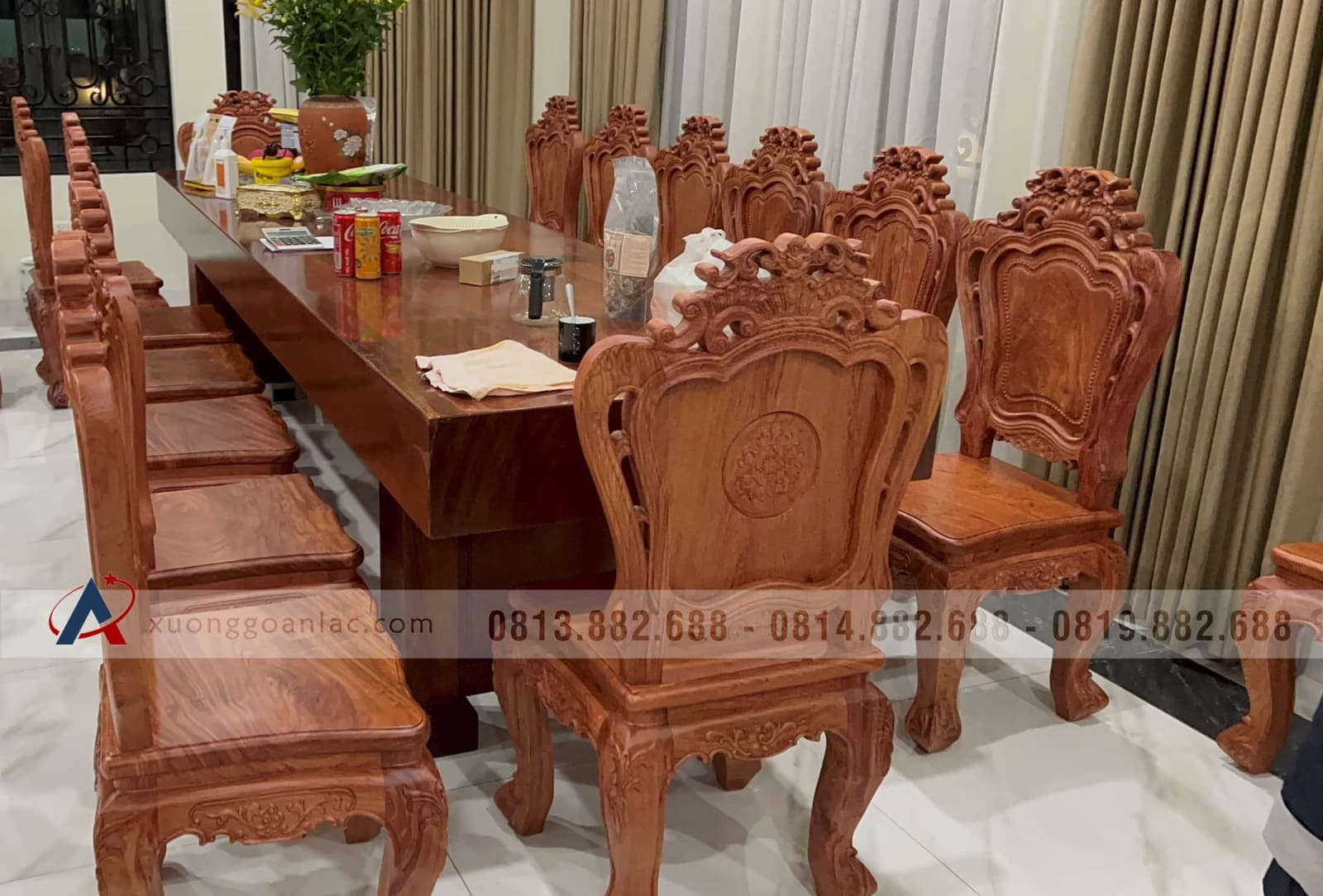 Bộ bàn ăn nguyên khối gỗ hương đá 12 ghế Louis hoàng gia (Cô Hà, Hà Nội) 15 Bộ bàn ăn nguyên khối gỗ hương đá 12 ghế Louis hoàng gia (Cô Hà, Hà Nội) - Ảnh 15