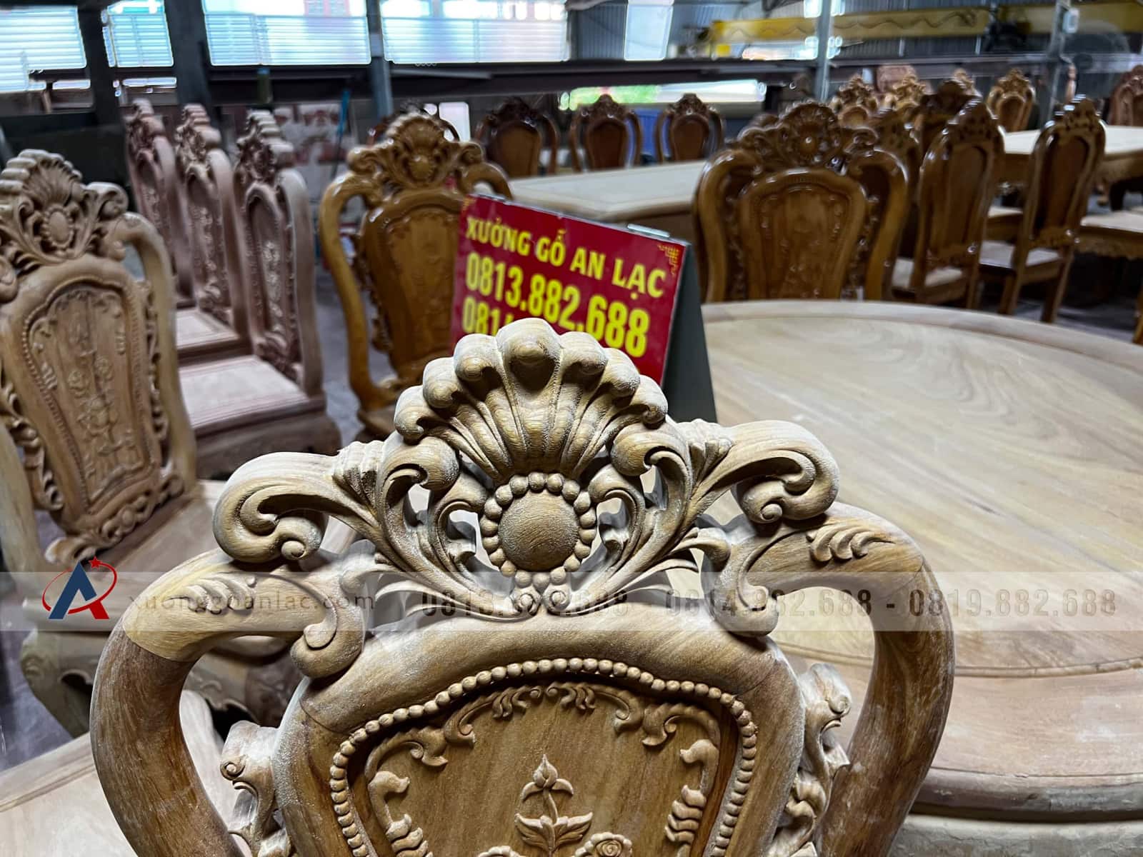 Bộ bàn ăn tròn 8 ghế louis hồng hạt gỗ gõ đỏ mẫu vip 9 ghế ăn louis hồng hạt gỗ gõ đỏ tự nhiên