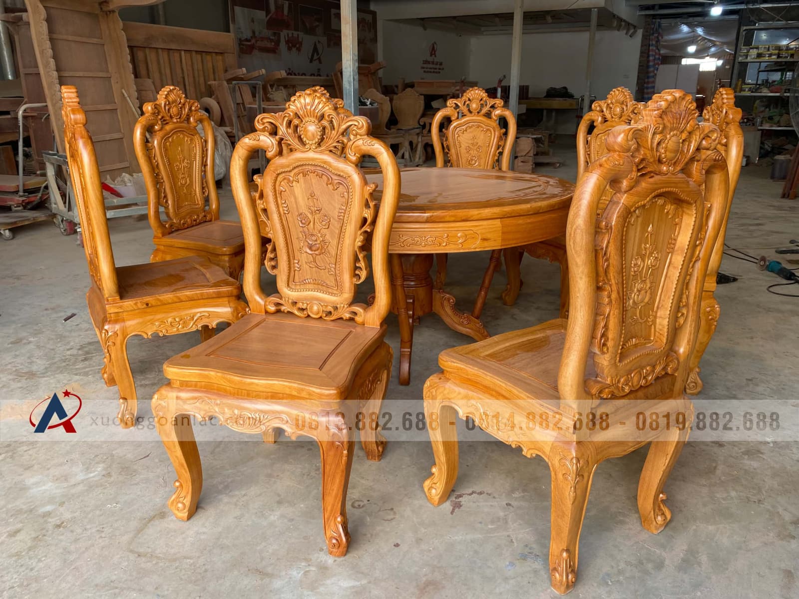 Bộ bàn ăn tròn khung ván và 8 ghế hồng hạt gỗ gõ đỏ cao cấp (Anh Bảo, Hà Nội) 3 Bộ bàn ăn tròn khung ván và 8 ghế hồng hạt gỗ gõ đỏ cao cấp (Anh Bảo, Hà Nội) - Ảnh 3