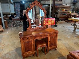 Ban trang diem Hoang gia go go do 5