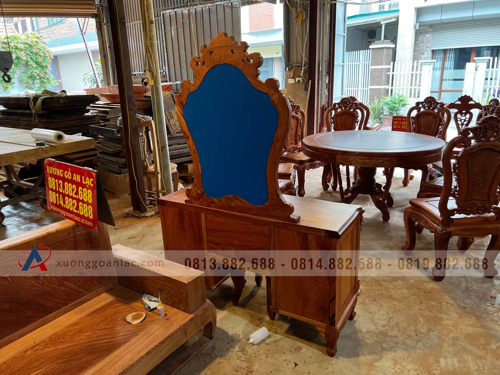 Bàn trang điểm Hoàng gia gỗ hương đá (anh Hải Lý, Thái Nguyên) 40 bàn trang điểm gỗ hương đá tự nhiên cao cấp