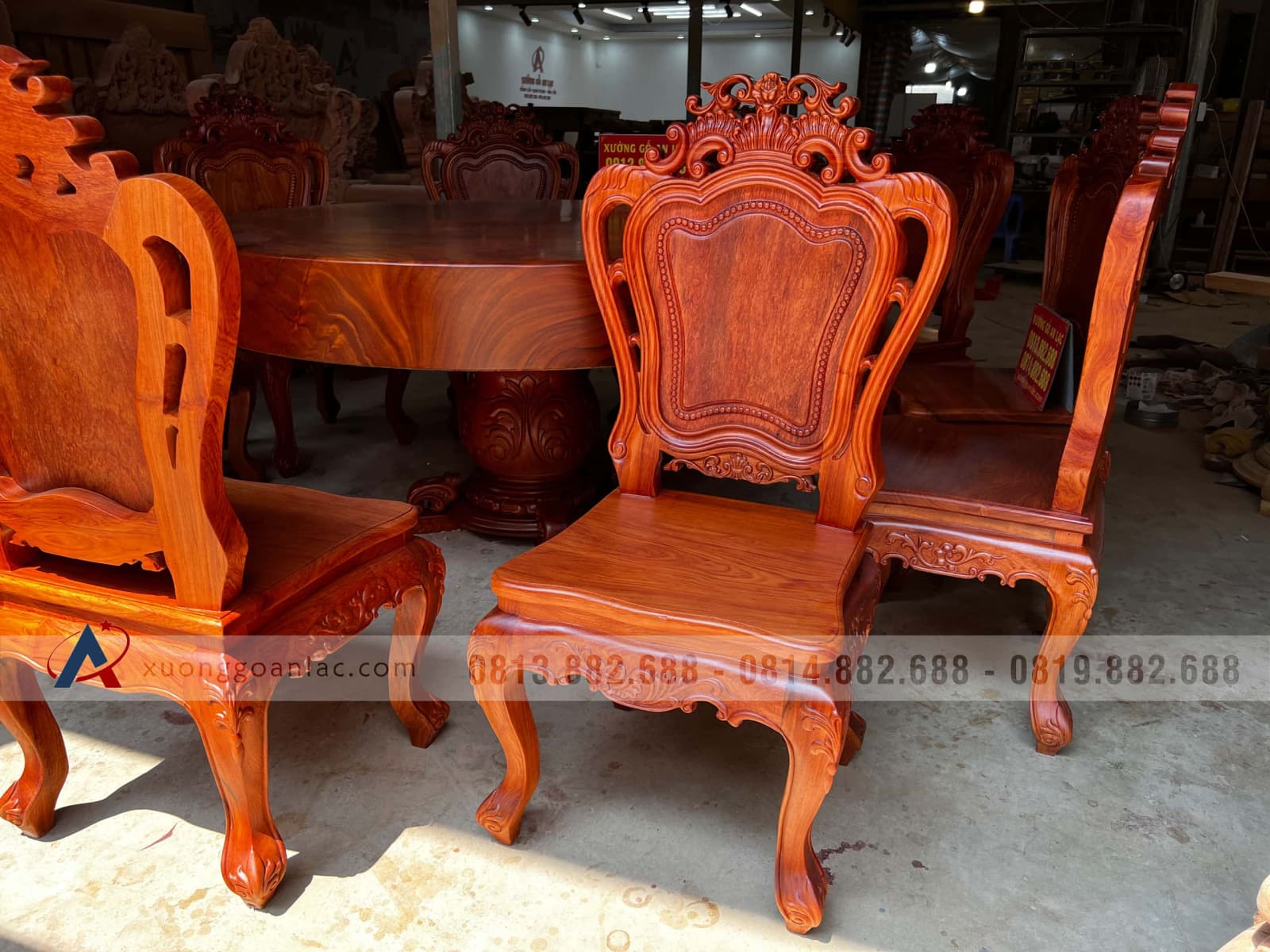 Bộ bàn tròn nguyên khối 160cm gỗ hương xám và 10 ghế Louis gỗ hương đá (Anh Chuẩn, Hải Phòng) 38 bàn ghế gỗ hương đá cao cấp vân tuyển chọn