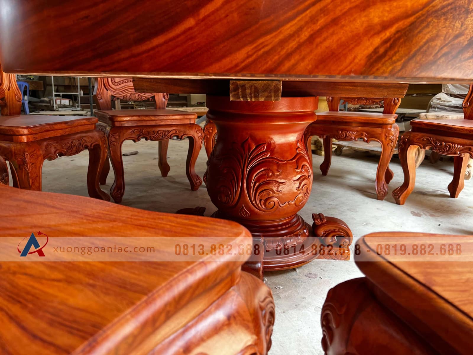 Bộ bàn tròn nguyên khối 160cm gỗ hương xám và 10 ghế Louis gỗ hương đá (Anh Chuẩn, Hải Phòng) 5 Bộ bàn tròn nguyên khối 160cm gỗ hương xám và 10 ghế Louis gỗ hương đá (Anh Chuẩn, Hải Phòng) - Ảnh 5