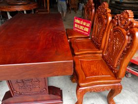 Bộ bàn ăn gỗ gõ đỏ 180x90x16cm và 6 ghế louis hồng hạt gỗ hương đá (Anh Thành, Tuyên Quang) 11 bàn gỗ nguyên khối gỗ gõ đỏ và 6 ghế gỗ hương đá
