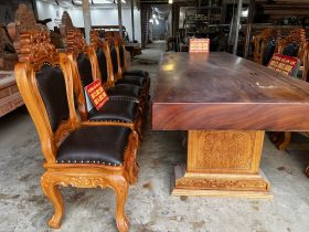 Bộ bàn ăn nguyên khối 270x90x15cm và 10 ghế louis gỗ gõ đỏ bọc đệm da (Anh Phú, Thanh Hóa) 12 bàn ăn nguyên khối gỗ gõ đỏ và 10 ghế bọc da cao cấp