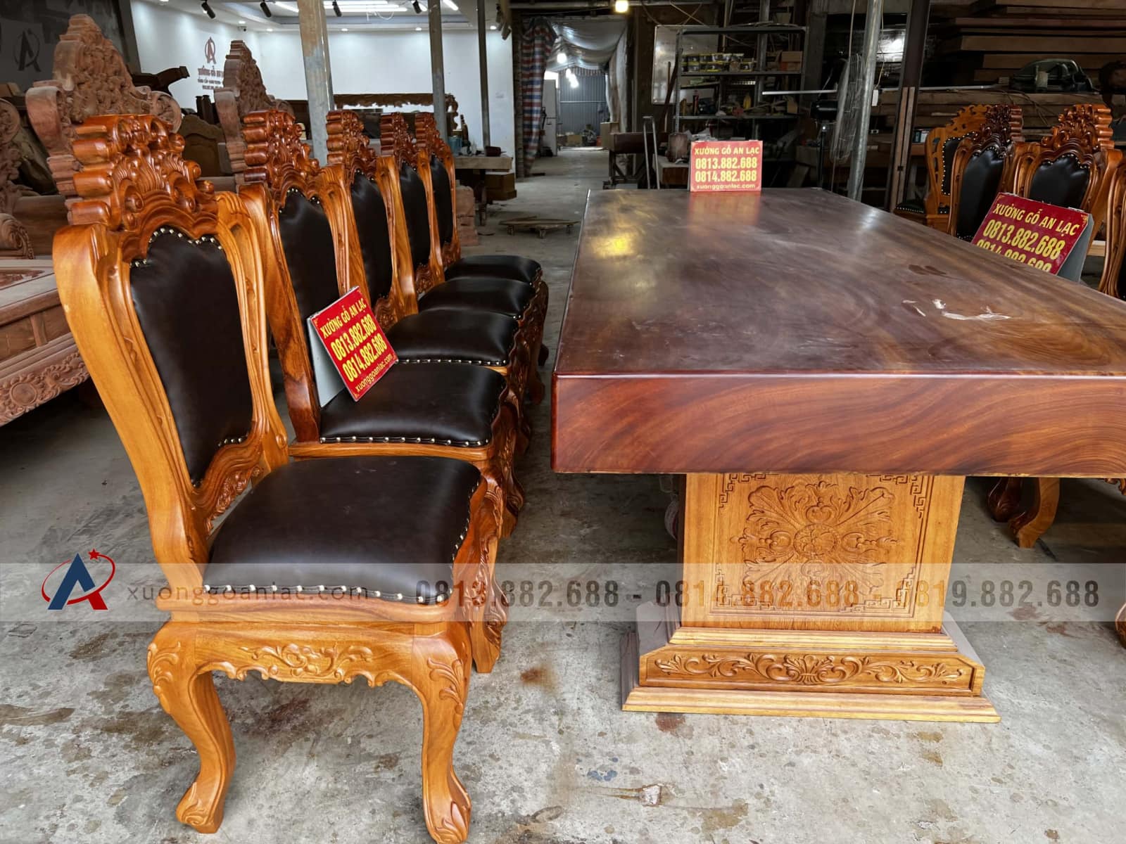 Bộ bàn ăn nguyên khối 270x90x15cm và 10 ghế louis gỗ gõ đỏ bọc đệm da (Anh Phú, Thanh Hóa) 22 bàn ăn nguyên khối gỗ gõ đỏ và 10 ghế bọc da cao cấp
