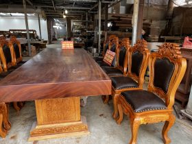 Bộ bàn ăn nguyên khối 270x90x15cm và 10 ghế louis gỗ gõ đỏ bọc đệm da (Anh Phú, Thanh Hóa) 13 Bo ban an nguyen khoi 270x90x15cm va 10 ghe louis go go do boc dem da 3