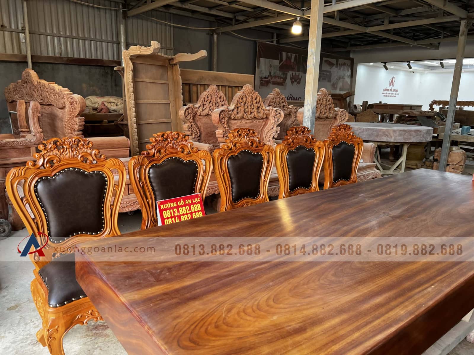 Bộ bàn ăn nguyên khối 270x90x15cm và 10 ghế louis gỗ gõ đỏ bọc đệm da (Anh Phú, Thanh Hóa) 21 bàn ăn gỗ nguyên khối ghế bọc đệm da cao cấp