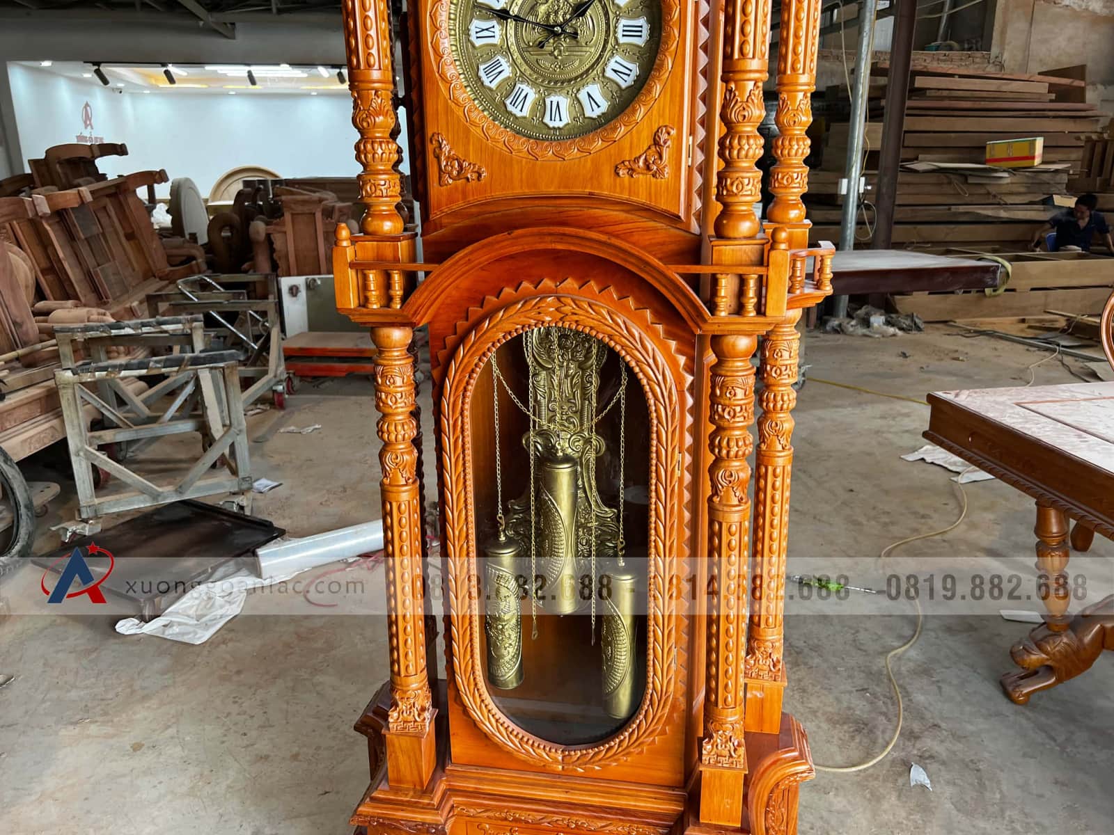 Đồng hồ mẫu trụ vát gỗ gõ đỏ cao cấp (anh Thịnh, Lào Cai) 21 đồng hồ cây gỗ gõ đỏ cao cấp