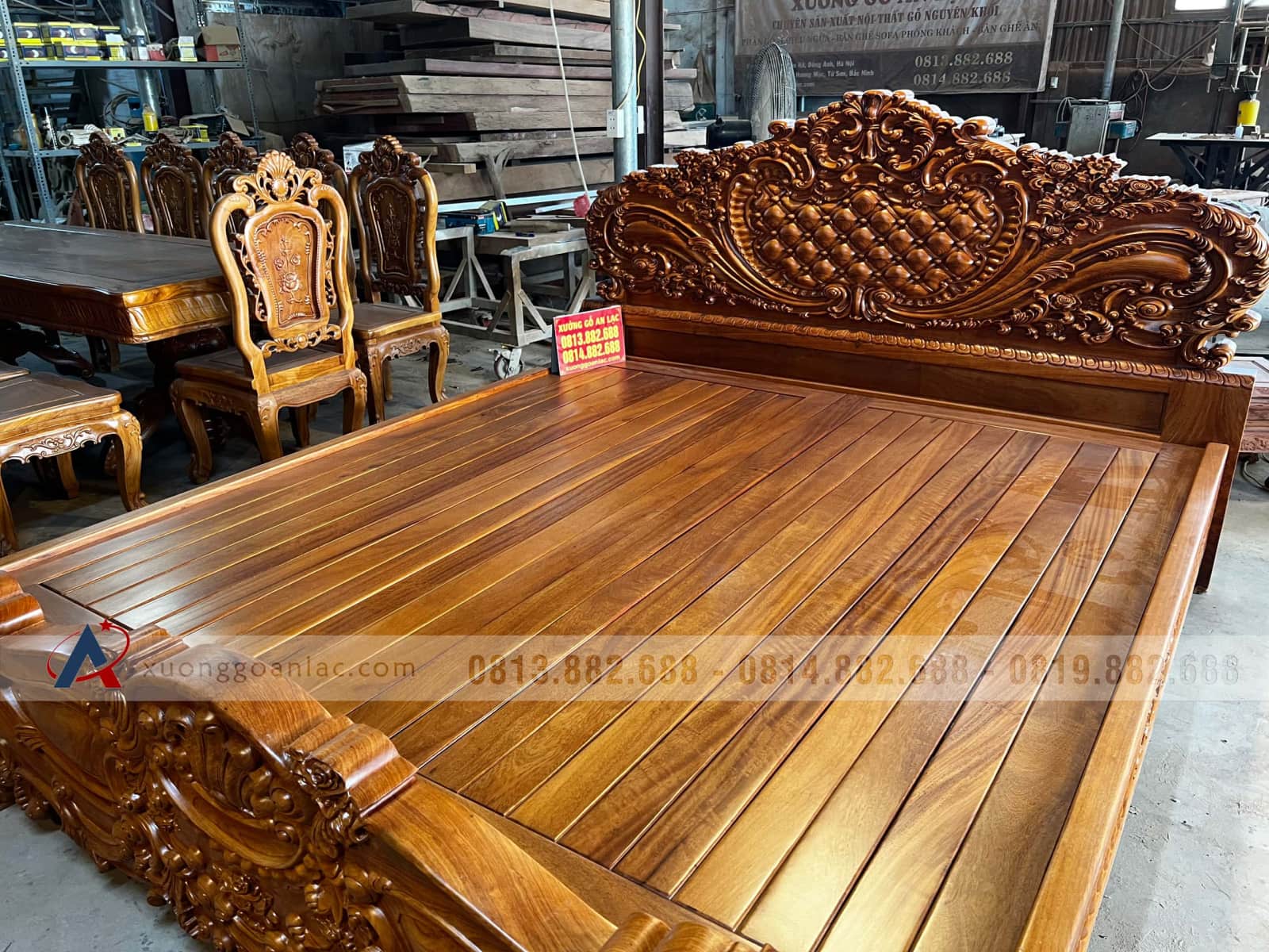 Giường ngủ Hoàng Gia Hoa Hồng 2mx2m2 gỗ gõ đỏ nguyên khối (anh Thái, Lạng Sơn) 32 giường ngủ hoàng gia đục tay hoa lá tây sang trọng