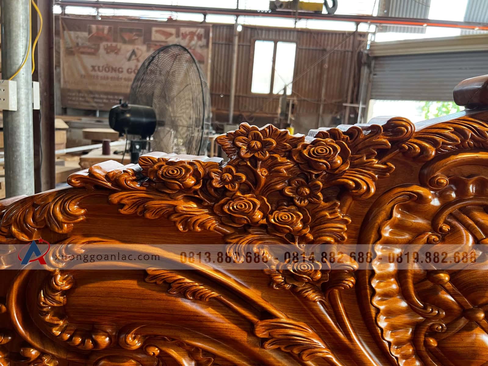 Giường ngủ Hoàng Gia Hoa Hồng 2mx2m2 gỗ gõ đỏ nguyên khối (anh Thái, Lạng Sơn) 12 Giường ngủ Hoàng Gia Hoa Hồng 2mx2m2 gỗ gõ đỏ nguyên khối (anh Thái, Lạng Sơn) - Ảnh 12
