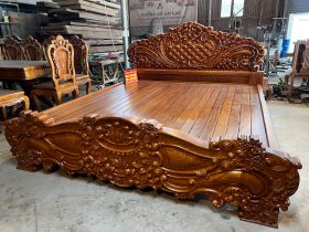 Giường ngủ Hoàng Gia Hoa Hồng 2mx2m2 gỗ gõ đỏ nguyên khối (anh Thái, Lạng Sơn)