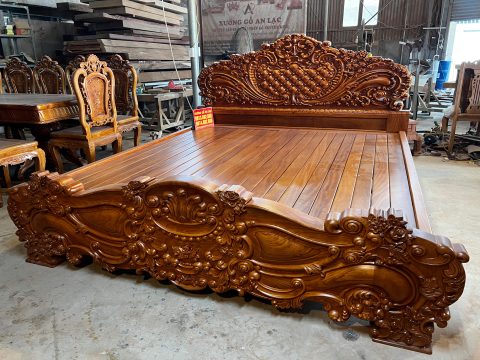 Giường ngủ Hoàng Gia Hoa Hồng 2mx2m2 gỗ gõ đỏ nguyên khối (anh Thái, Lạng Sơn)