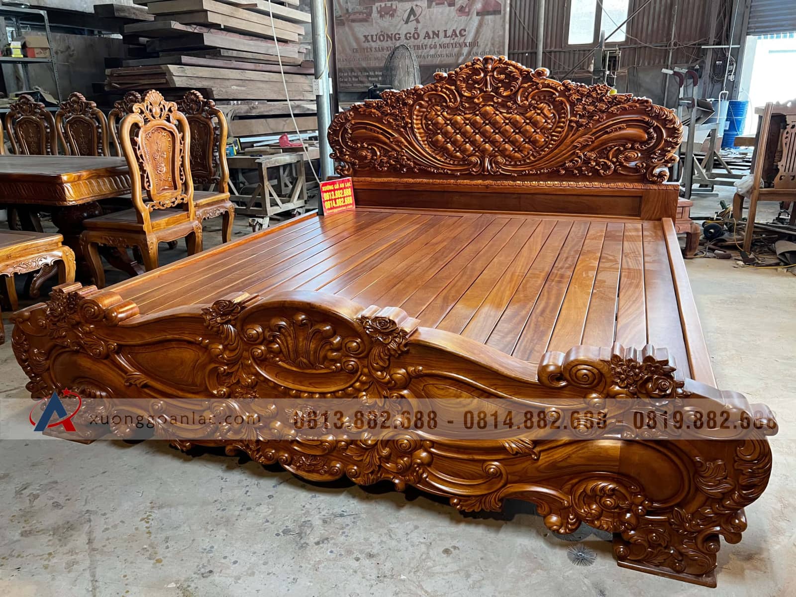 Giường ngủ Hoàng Gia Hoa Hồng 2mx2m2 gỗ gõ đỏ nguyên khối (anh Thái, Lạng Sơn) 1 Giường ngủ Hoàng Gia Hoa Hồng 2mx2m2 gỗ gõ đỏ nguyên khối (anh Thái, Lạng Sơn)