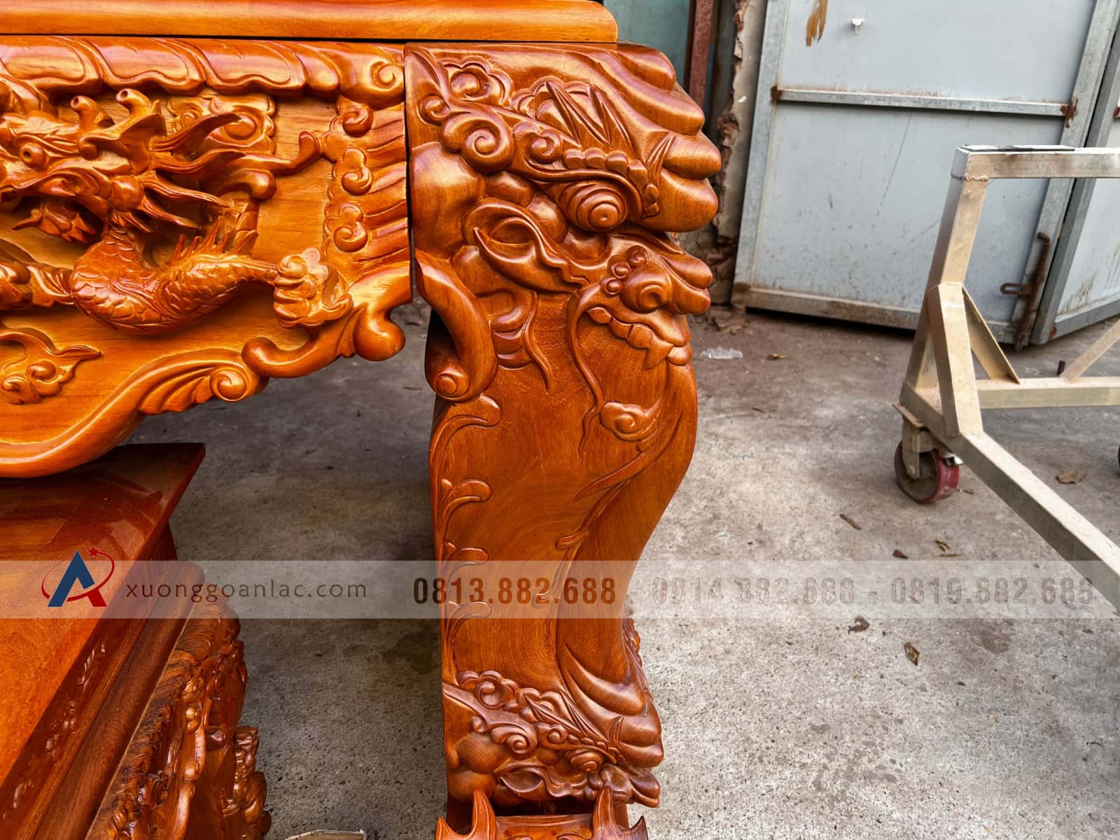 Sập thờ Tứ Linh chân 24 gỗ gõ đỏ bàn giao Nghệ An 11 Sập thờ Tứ Linh chân 24 gỗ gõ đỏ bàn giao Nghệ An - Ảnh 11