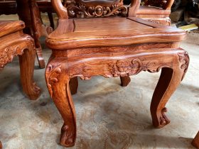Bộ bàn ăn tròn khung 4 ván 2 và 8 ghế hồng hạt gỗ hương đá cao cấp (Anh Hải Lý, Thái Nguyên) 29 ghế louis chân cong quỳ