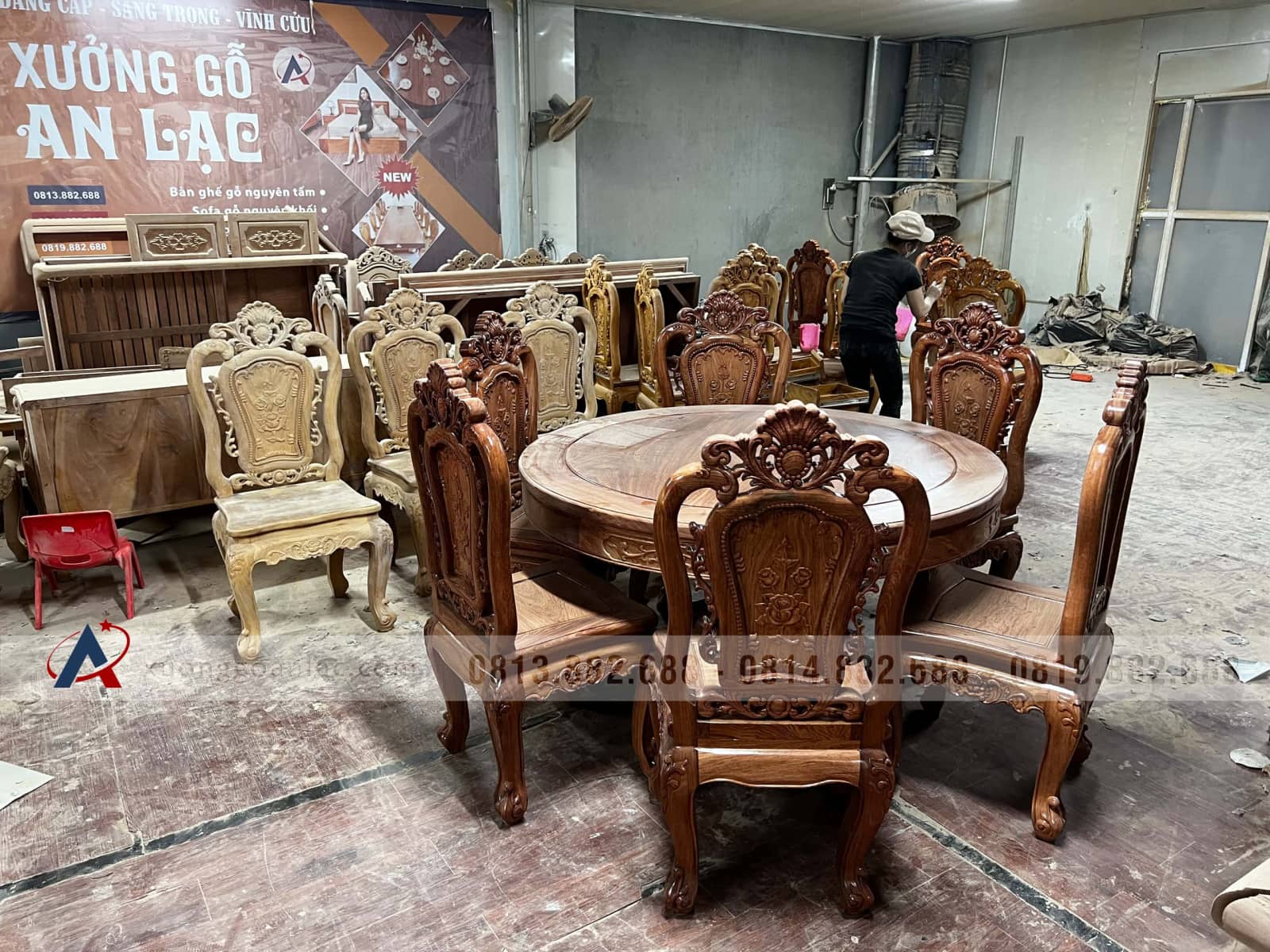 Bộ bàn ăn tròn khung 4 ván 2 và 8 ghế hồng hạt gỗ hương đá cao cấp (Anh Hải Lý, Thái Nguyên) 15 Bộ bàn ăn tròn khung 4 ván 2 và 8 ghế hồng hạt gỗ hương đá cao cấp (Anh Hải Lý, Thái Nguyên) - Ảnh 15