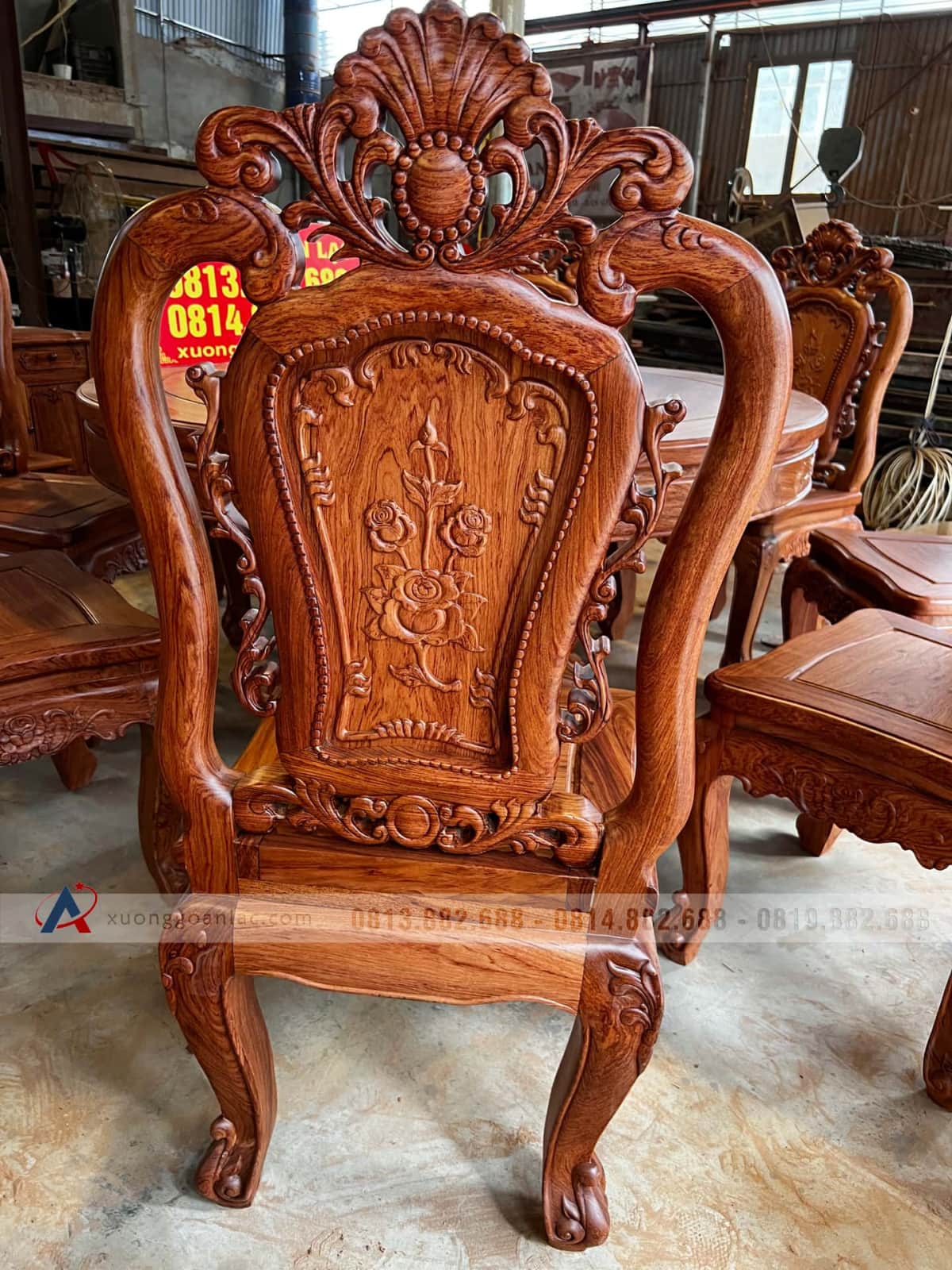 Bộ bàn ăn tròn khung 4 ván 2 và 8 ghế hồng hạt gỗ hương đá cao cấp (Anh Hải Lý, Thái Nguyên) 10 ghế ăn louis hồng hạt vip