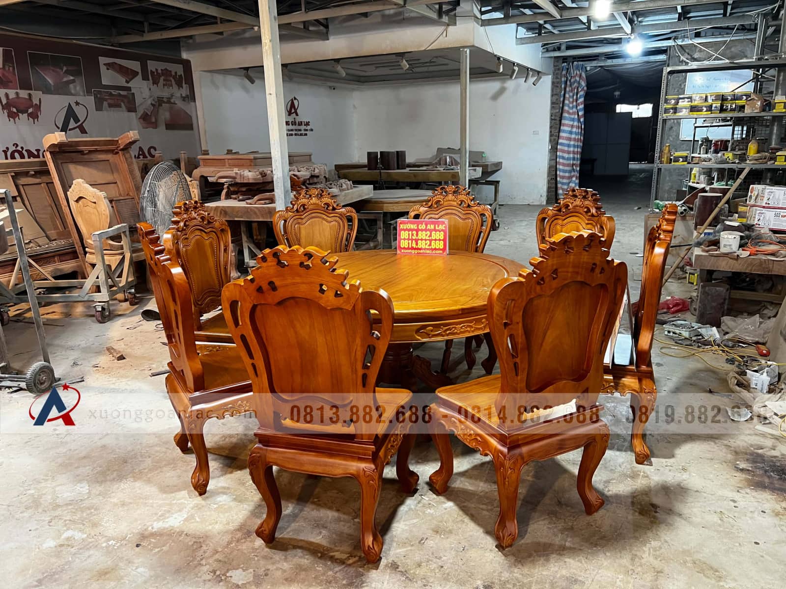 Bộ bàn ăn tròn gõ đỏ 1m37 và 8 ghế louis hoa lá tây (Anh Quyết, Lâm Đồng) 30 bàn ăn tròn gõ đỏ 1m37 và 8 ghế louis