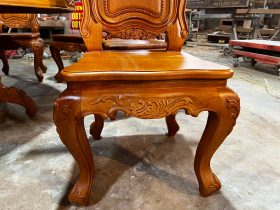Bộ bàn ăn tròn gõ đỏ 1m37 và 8 ghế louis hoa lá tây (Anh Quyết, Lâm Đồng) 25 mẫu ghế louis