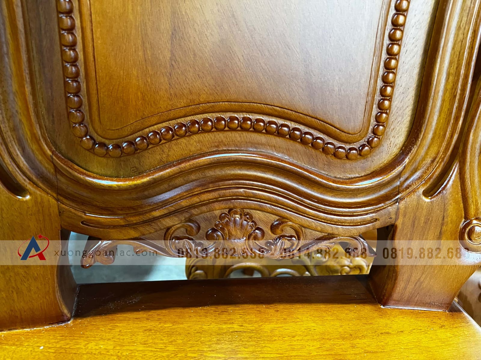 Bộ bàn ăn tròn gõ đỏ 1m37 và 8 ghế louis hoa lá tây (Anh Quyết, Lâm Đồng) 13 Bộ bàn ăn tròn gõ đỏ 1m37 và 8 ghế louis hoa lá tây (Anh Quyết, Lâm Đồng) - Ảnh 13
