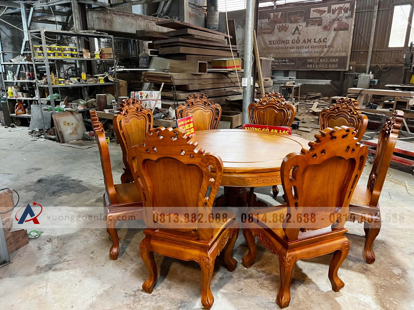 Bộ bàn ăn tròn gõ đỏ 1m37 và 8 ghế louis hoa lá tây (Anh Quyết, Lâm Đồng) 3 Bộ bàn ăn tròn gõ đỏ 1m37 và 8 ghế louis hoa lá tây (Anh Quyết, Lâm Đồng) - Ảnh 3