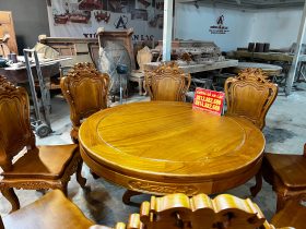 Bộ bàn ăn tròn gõ đỏ 1m37 và 8 ghế louis hoa lá tây (Anh Quyết, Lâm Đồng) 19 mẫu bàn ăn 8 ghế đẹp nhất nâm 2022