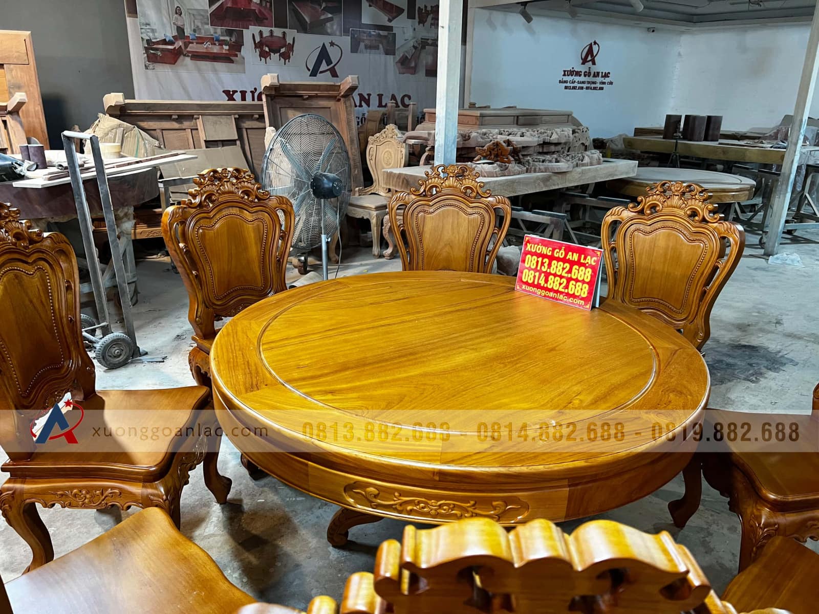 Bộ bàn ăn tròn gõ đỏ 1m37 và 8 ghế louis hoa lá tây (Anh Quyết, Lâm Đồng) 37 mẫu bàn ăn 8 ghế đẹp nhất nâm 2022