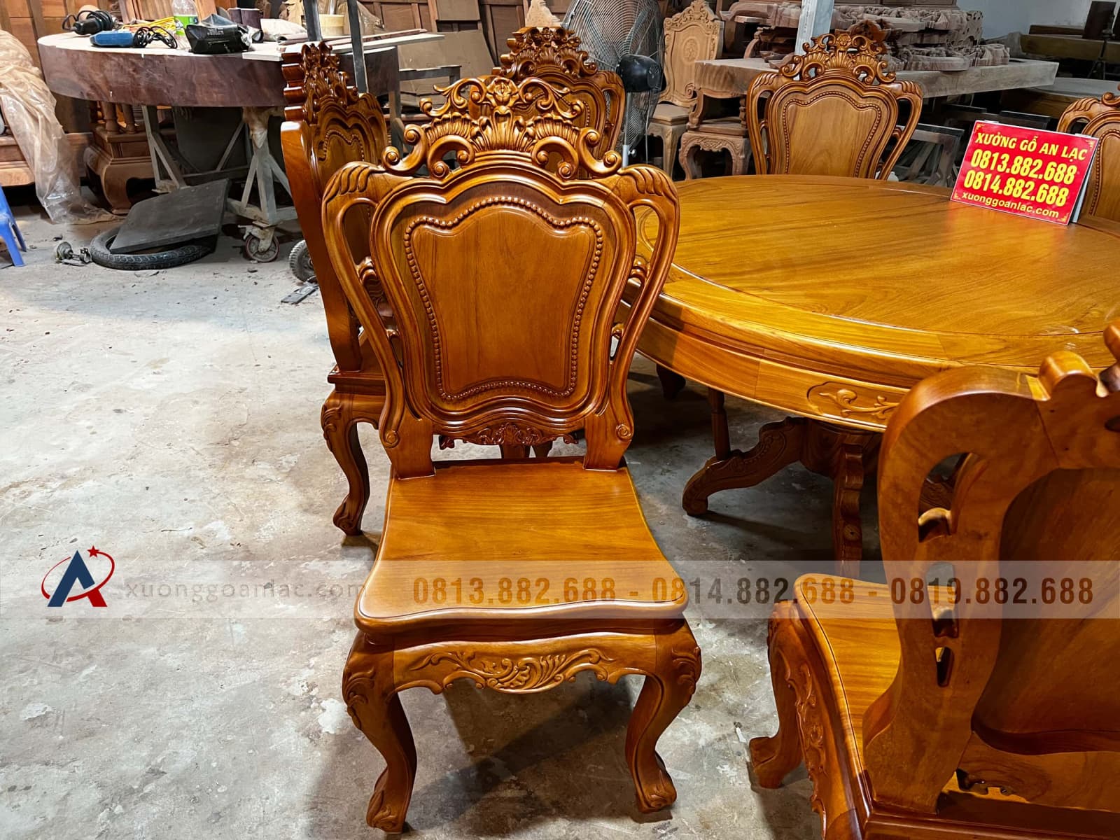 Bộ bàn ăn tròn gõ đỏ 1m37 và 8 ghế louis hoa lá tây (Anh Quyết, Lâm Đồng) 33 ghế ăn mẫu luois hoa hồng gỗ gõ đỏ cao cấp