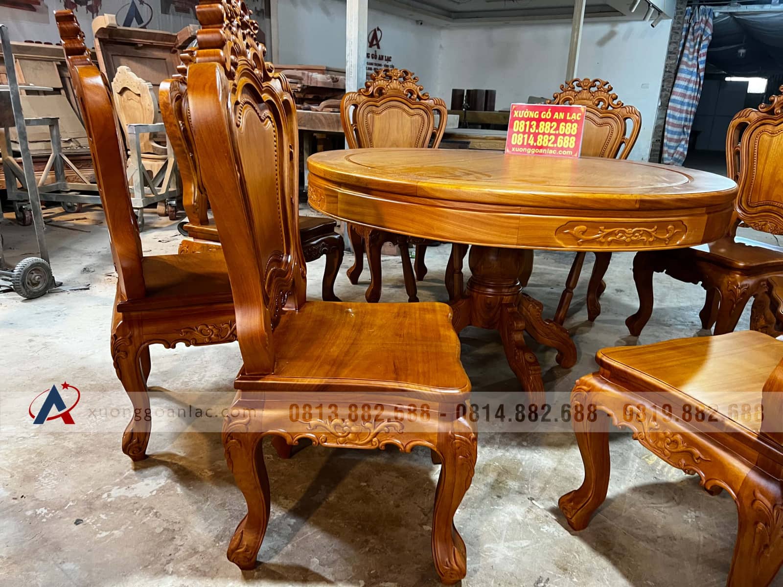 Bộ bàn ăn tròn gõ đỏ 1m37 và 8 ghế louis hoa lá tây (Anh Quyết, Lâm Đồng) 7 Bộ bàn ăn tròn gõ đỏ 1m37 và 8 ghế louis hoa lá tây (Anh Quyết, Lâm Đồng) - Ảnh 7