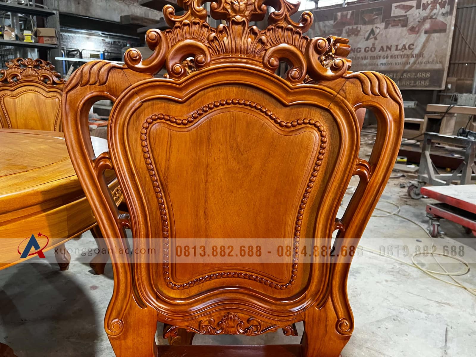 Bộ bàn ăn tròn gõ đỏ 1m37 và 8 ghế louis hoa lá tây (Anh Quyết, Lâm Đồng) 10 ghế ăn louis hoa lá tây gỗ gõ đỏ cao cấp