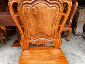 Bộ bàn ăn nguyên khối 300x98x15cm và 10 ghế louis gỗ gõ đỏ đục tay đẳng cấp (Anh Hoàng, Nghệ An) 25 ghế ăn hoàng gia hoa lá tây gỗ gõ đỏ