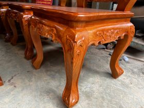 Bộ bàn ăn nguyên khối 300x98x15cm và 10 ghế louis gỗ gõ đỏ đục tay đẳng cấp (Anh Hoàng, Nghệ An) 27 ghế ăn hoàng gia hoa lá tây gỗ gõ đỏ chân quỳ