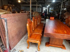 Bộ bàn ăn nguyên khối 300x98x15cm và 10 ghế louis gỗ gõ đỏ đục tay đẳng cấp (Anh Hoàng, Nghệ An) 16 bo ban an 10 ghe louis ban 300x98x15cm go go do 2