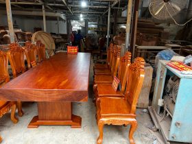 Bộ bàn ăn nguyên khối 300x98x15cm và 10 ghế louis gỗ gõ đỏ đục tay đẳng cấp (Anh Hoàng, Nghệ An) 17 bo ban an 10 ghe louis ban 300x98x15cm go go do 3