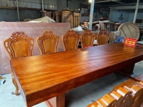 Bộ bàn ăn nguyên khối 300x98x15cm và 10 ghế louis gỗ gõ đỏ đục tay đẳng cấp (Anh Hoàng, Nghệ An) 19 bàn ăn gỗ gõ đỏ nguyên khối đẳng cấp