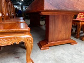 Bộ bàn ăn nguyên khối 300x98x15cm và 10 ghế louis gỗ gõ đỏ đục tay đẳng cấp (Anh Hoàng, Nghệ An) 20 mẫu bàn ăn nguyên khối gỗ gõ đỏ tự nhiên đẳng cấp