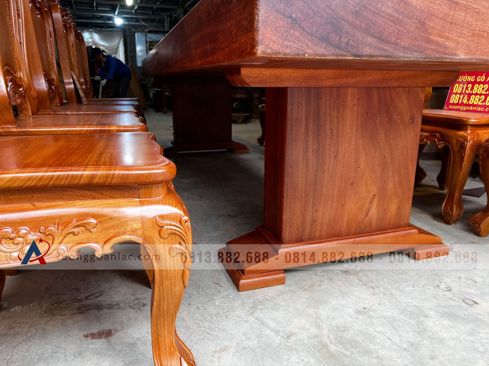 Bộ bàn ăn nguyên khối 300x98x15cm và 10 ghế louis gỗ gõ đỏ đục tay đẳng cấp (Anh Hoàng, Nghệ An) 31 mẫu bàn ăn nguyên khối gỗ gõ đỏ tự nhiên đẳng cấp