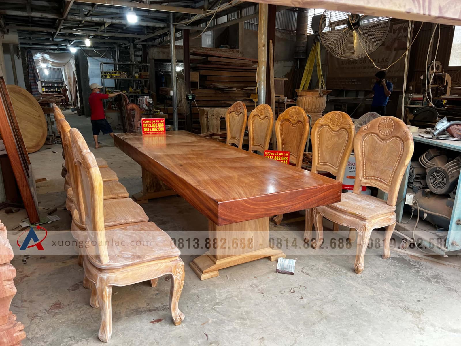 Bộ bàn ăn gõ đỏ nguyên khối siêu khủng và 10 ghế hoa cúc nguyên mộc (Anh Thảo, Hưng Yên) 28 Nguyên mộc bộ bàn ăn gõ đỏ nguyên khối 360x112x15cm và 10 ghế hoa cúc