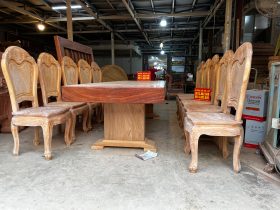 Bộ bàn ăn gõ đỏ nguyên khối siêu khủng và 10 ghế hoa cúc nguyên mộc (Anh Thảo, Hưng Yên) 21 bộ bàn ăn nguyên khối gỗ gõ đỏ tự nhiên