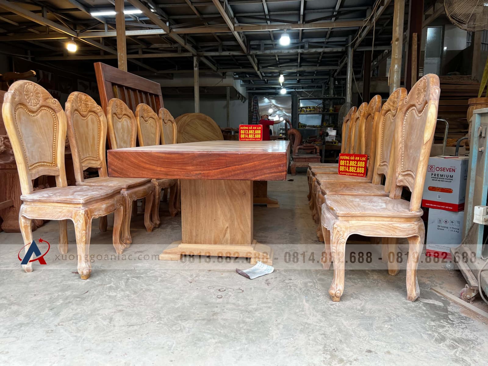 Bộ bàn ăn gõ đỏ nguyên khối siêu khủng và 10 ghế hoa cúc nguyên mộc (Anh Thảo, Hưng Yên) 35 bộ bàn ăn nguyên khối gỗ gõ đỏ tự nhiên